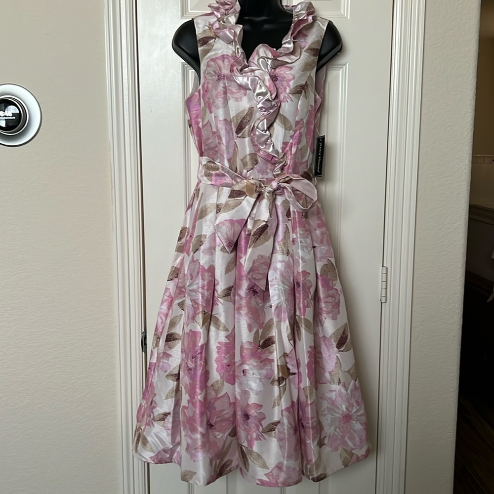 NWT Jessica Howard pink floral w/ruffle neckline w/sash w/tulle underlay. Size 8